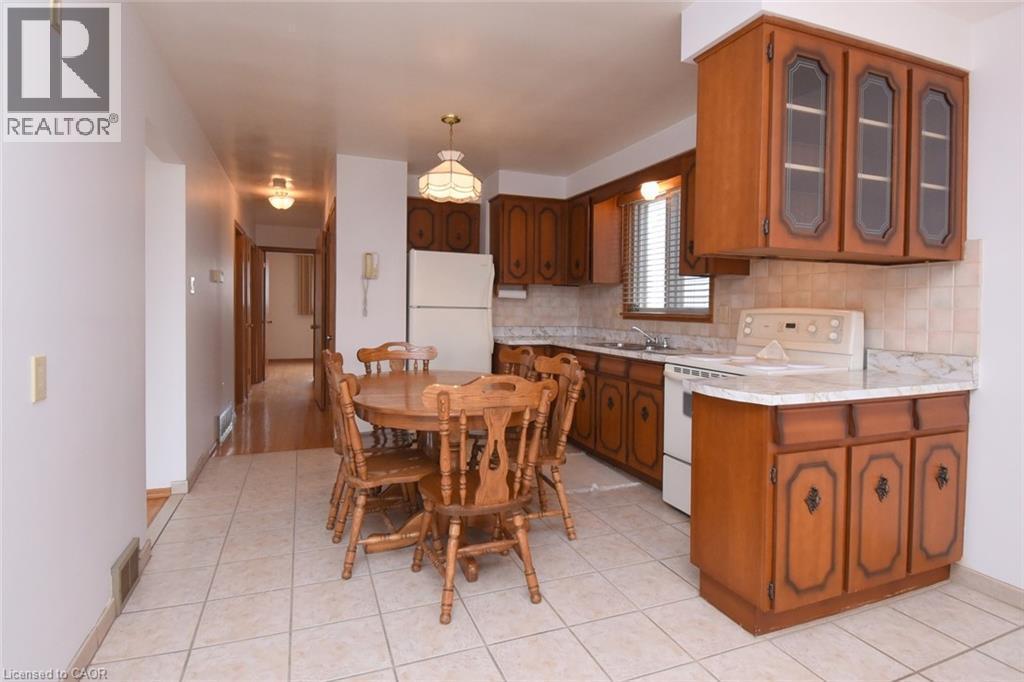 36 Glassco Avenue N, Hamilton, ON - Indoor Photo Showing Kitchen