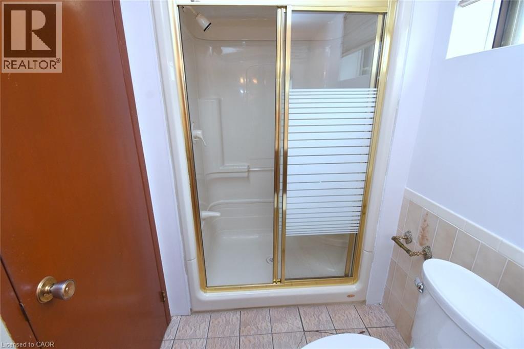 36 Glassco Avenue N, Hamilton, ON - Indoor Photo Showing Bathroom
