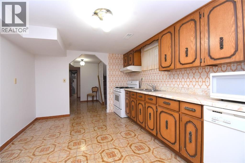 36 Glassco Avenue N, Hamilton, ON - Indoor Photo Showing Kitchen