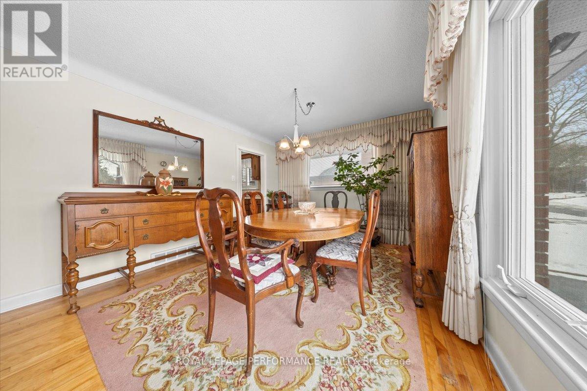1075 Secord Avenue, Ottawa, ON - Indoor Photo Showing Dining Room