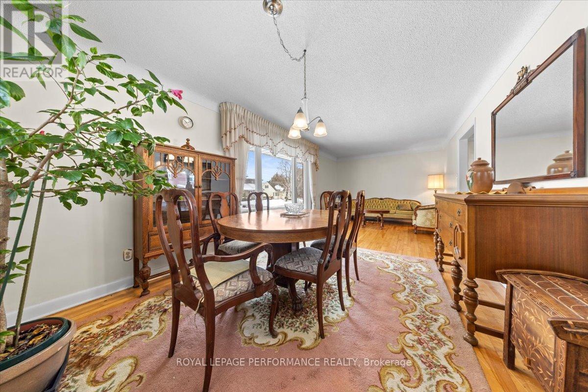 1075 Secord Avenue, Ottawa, ON - Indoor Photo Showing Dining Room