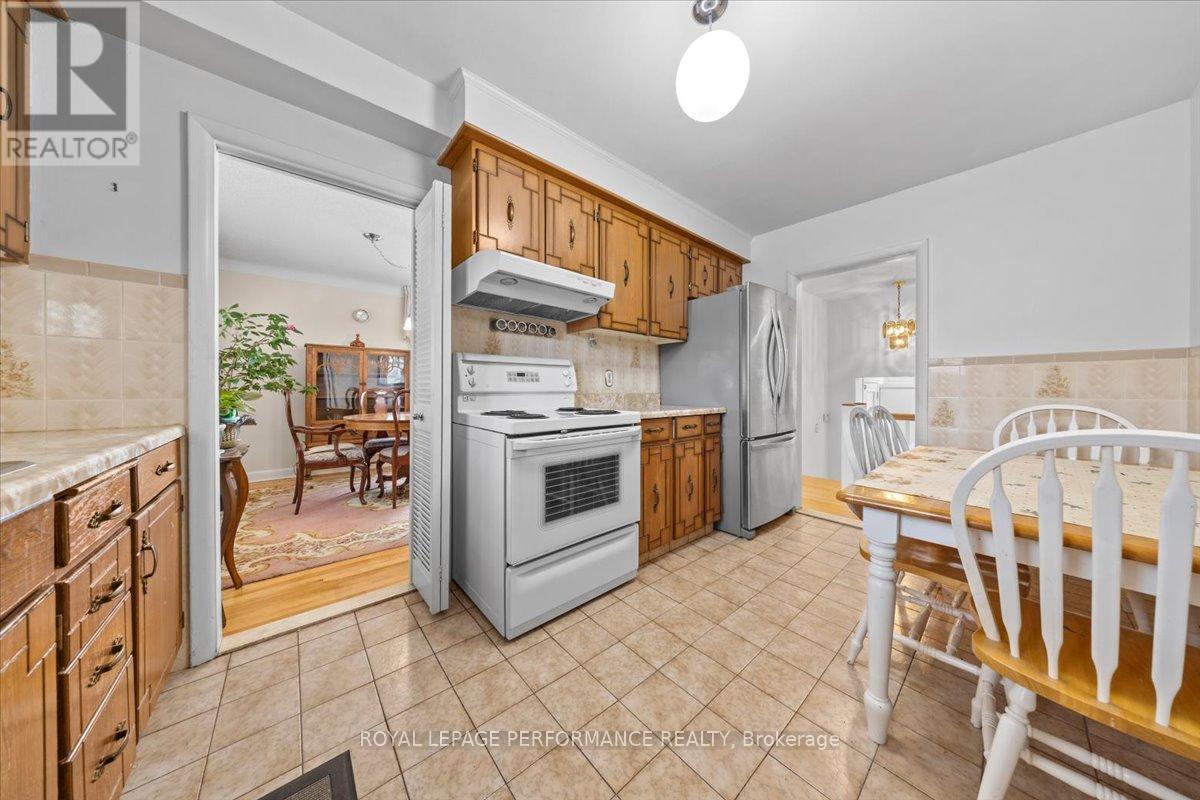 1075 Secord Avenue, Ottawa, ON - Indoor Photo Showing Kitchen