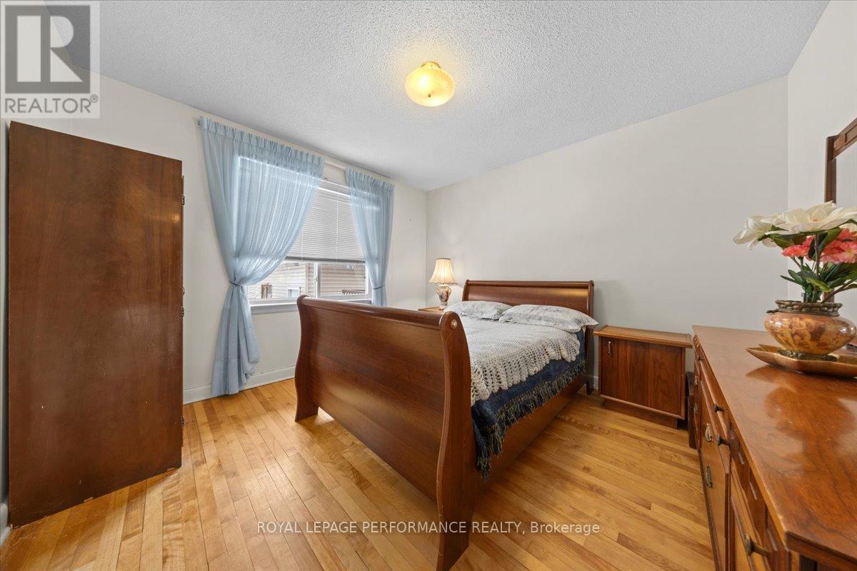 1075 Secord Avenue, Ottawa, ON - Indoor Photo Showing Bedroom