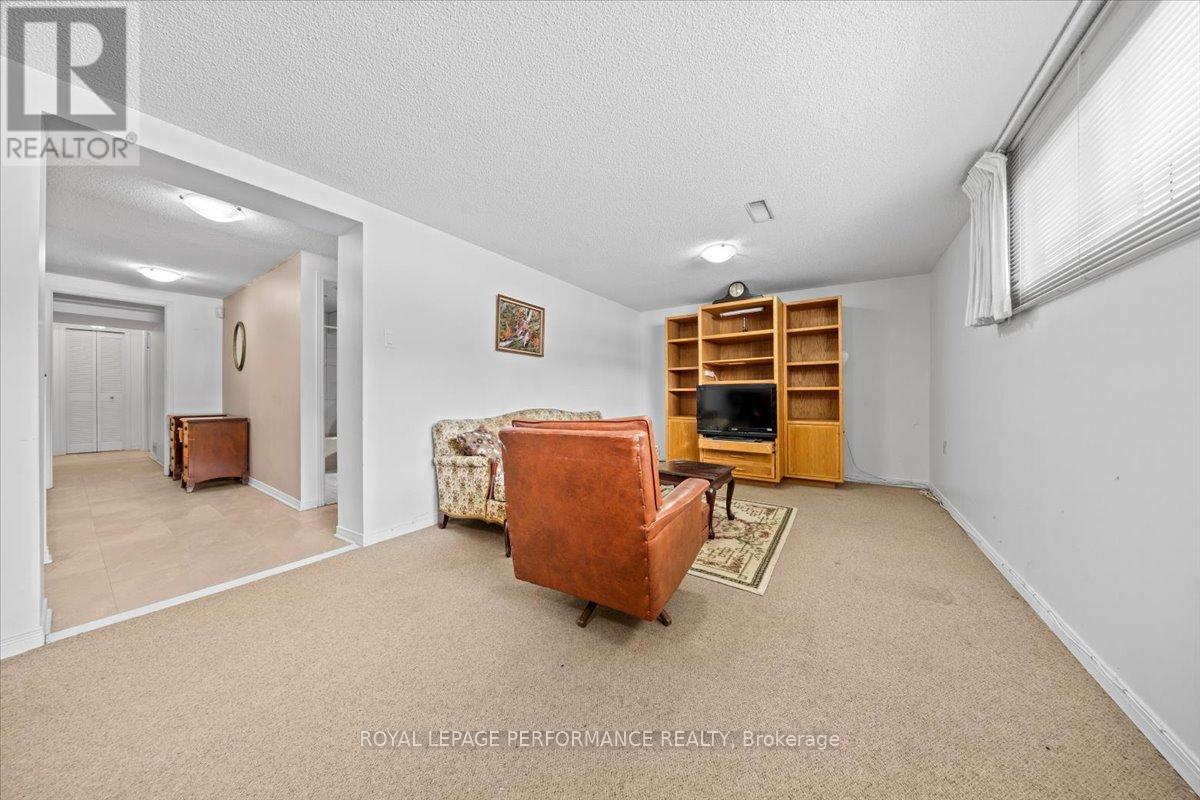 1075 Secord Avenue, Ottawa, ON - Indoor Photo Showing Other Room