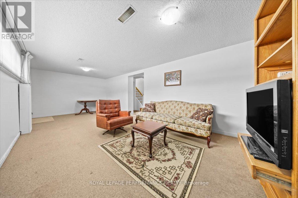 1075 Secord Avenue, Ottawa, ON - Indoor