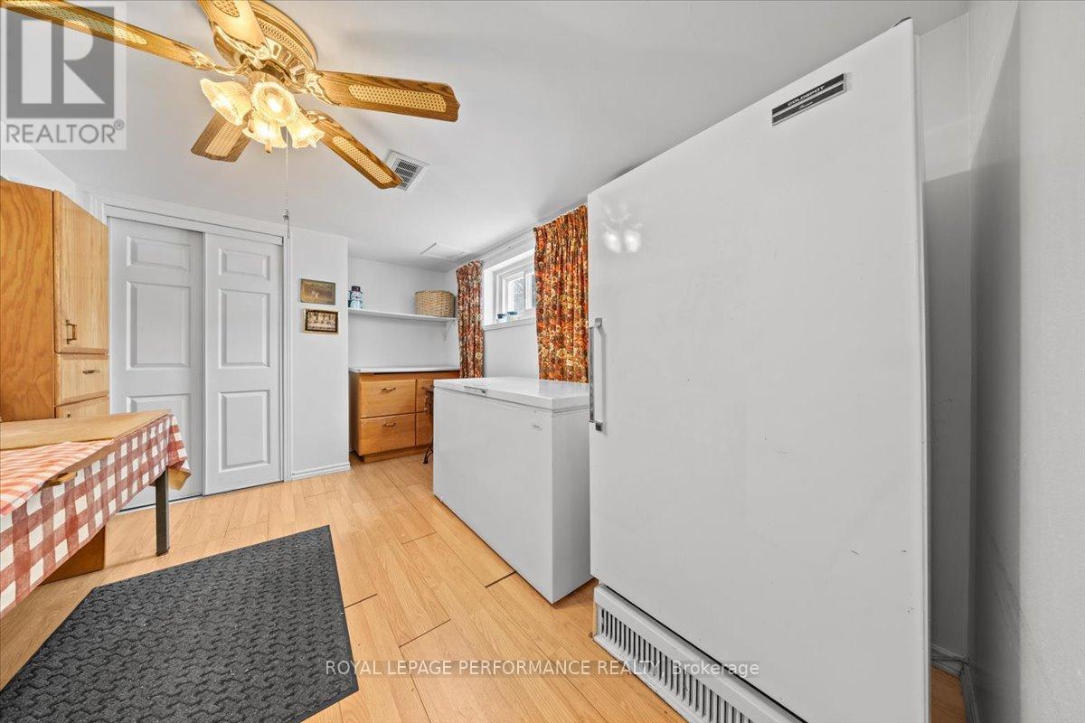 1075 Secord Avenue, Ottawa, ON - Indoor