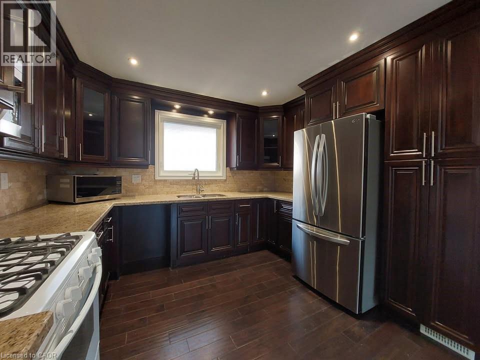 610 Stone Church Road W, Hamilton, ON - Indoor Photo Showing Kitchen