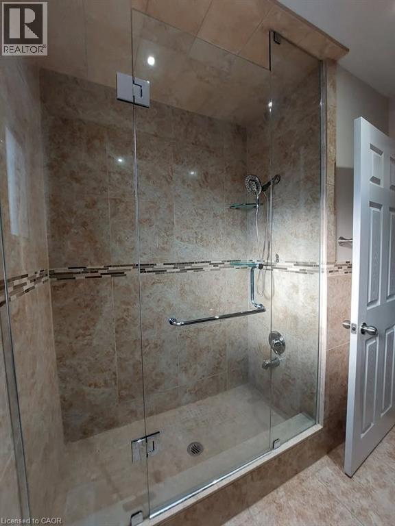 610 Stone Church Road W, Hamilton, ON - Indoor Photo Showing Bathroom