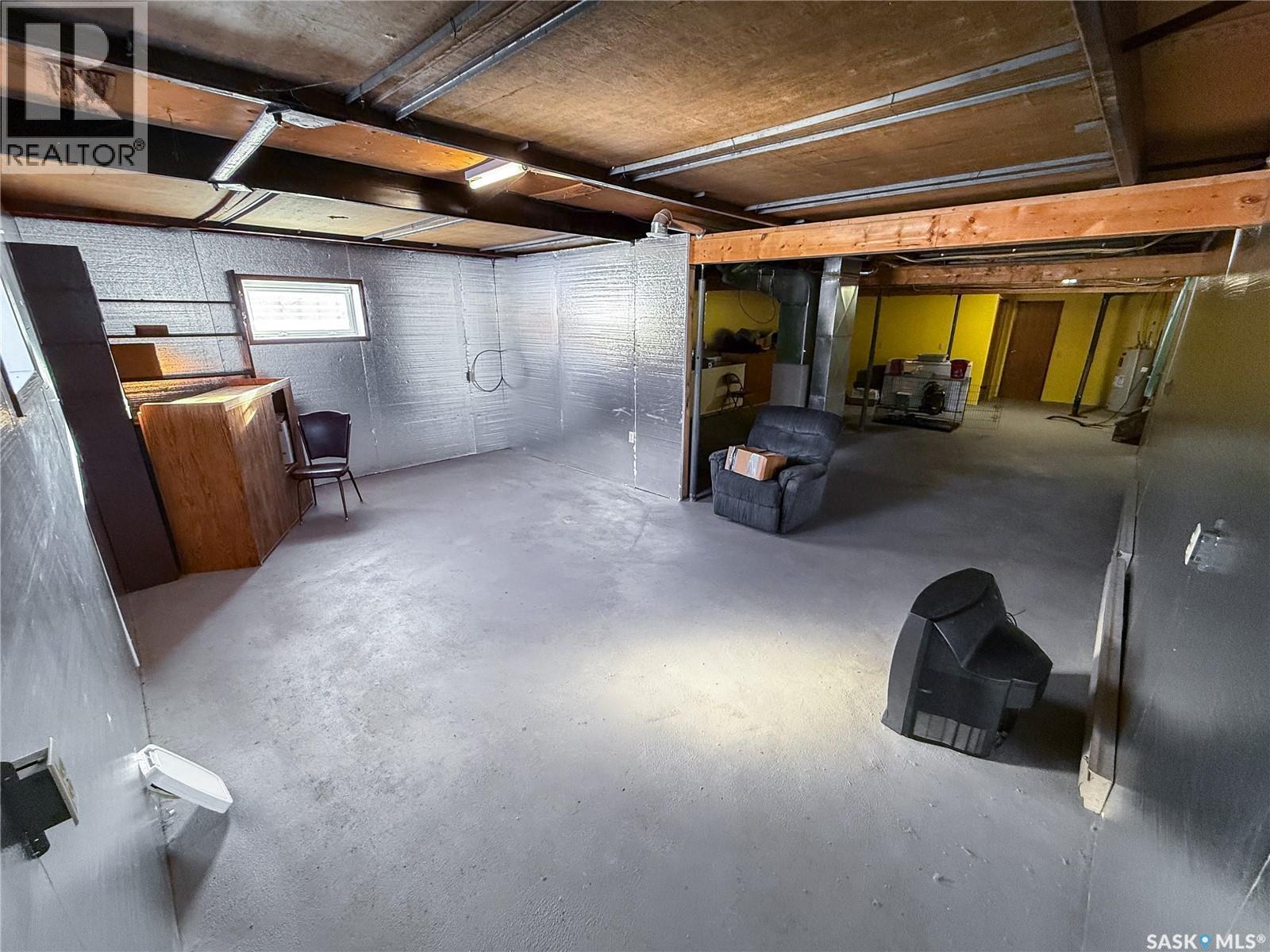 201 - 203 4Th Avenue, Climax, SK - Indoor Photo Showing Basement