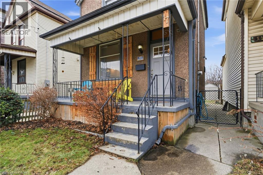 17 Minto Avenue, Hamilton, ON - Outdoor With Deck Patio Veranda
