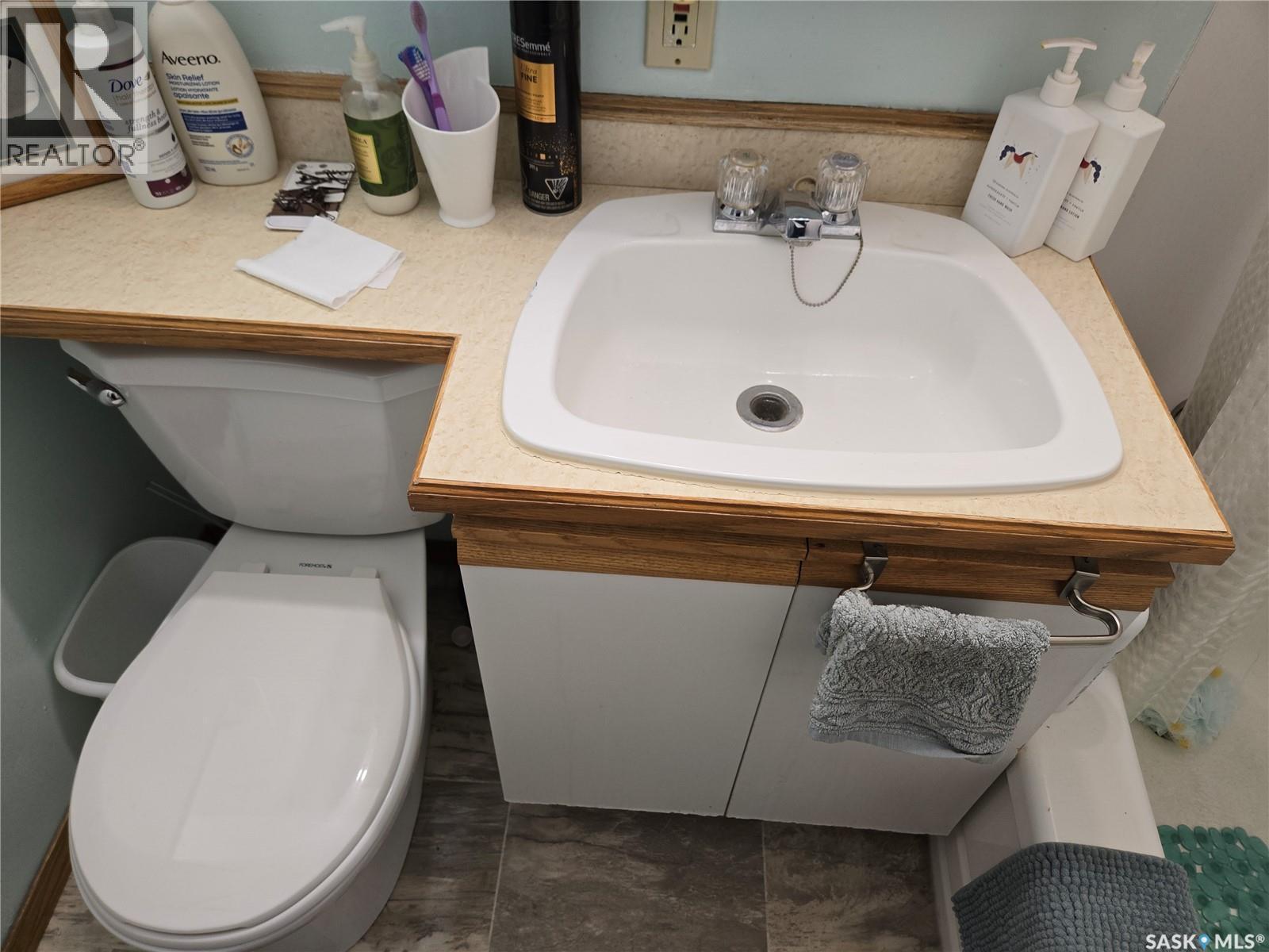 676 3Rd Avenue Ne, Swift Current, SK - Indoor