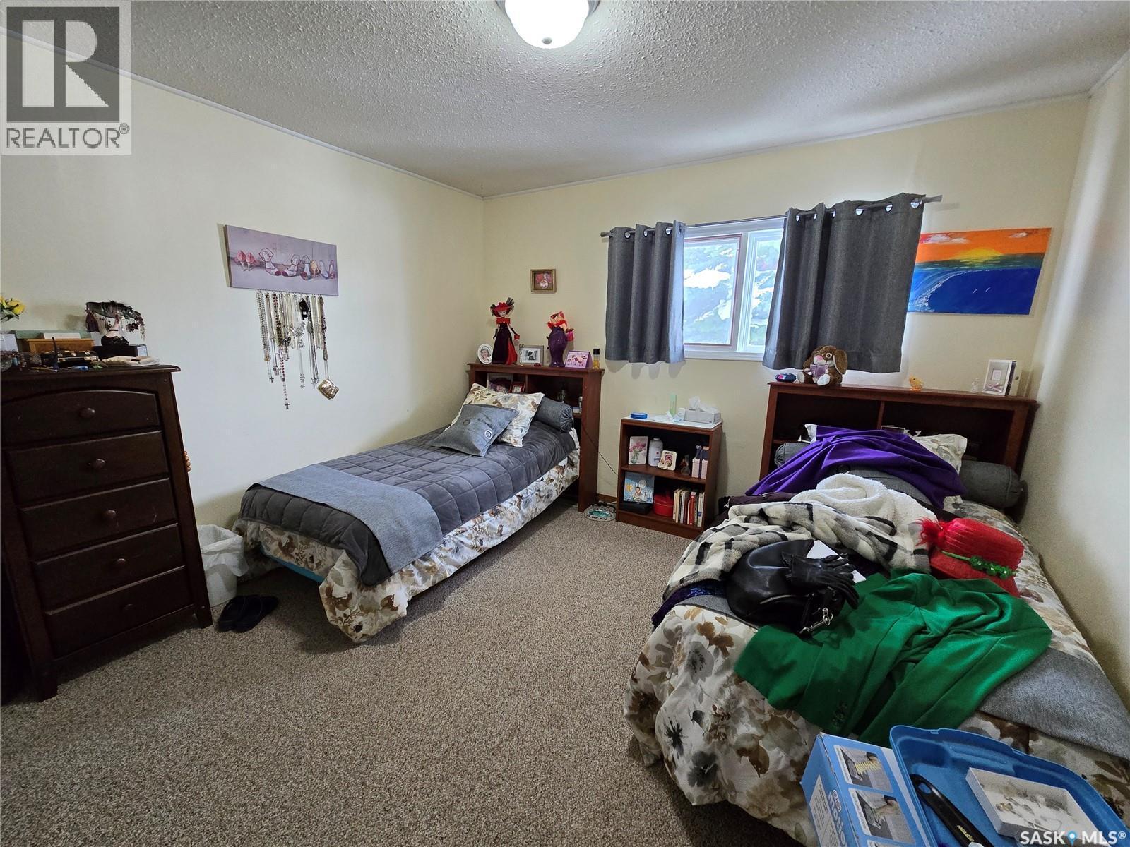 676 3Rd Avenue Ne, Swift Current, SK - Indoor Photo Showing Bedroom