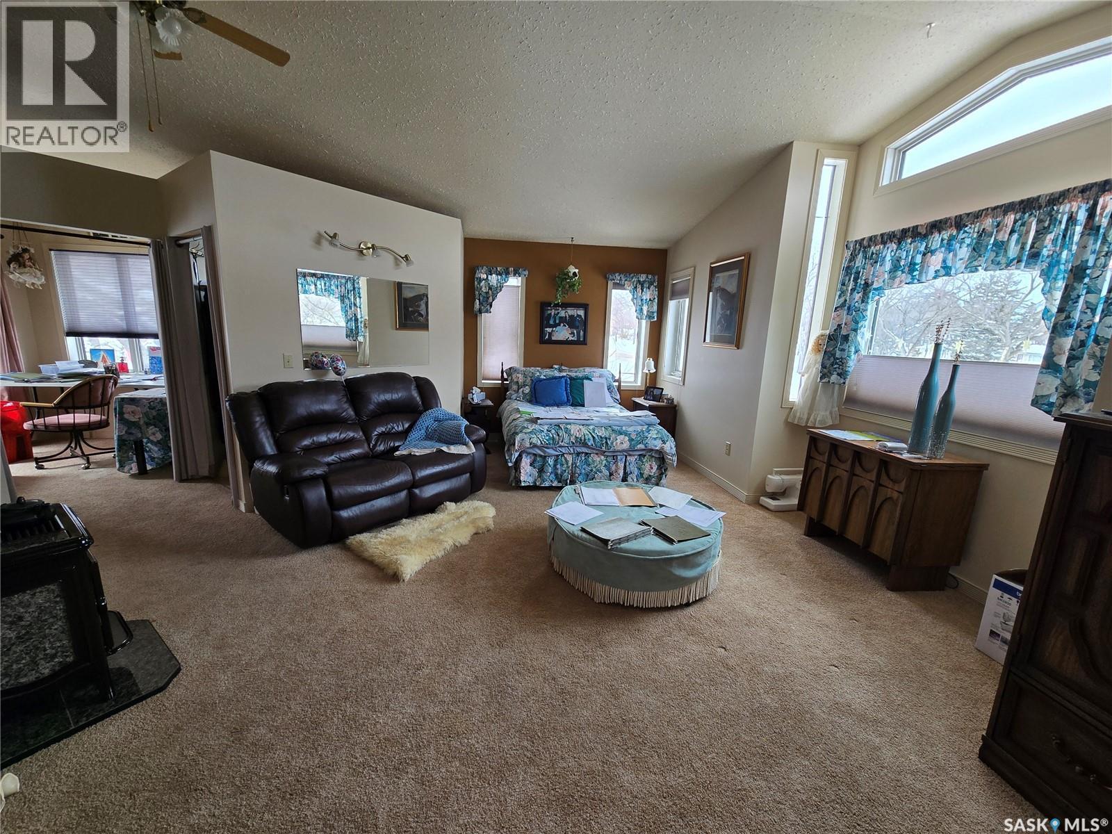 676 3Rd Avenue Ne, Swift Current, SK - Indoor Photo Showing Other Room