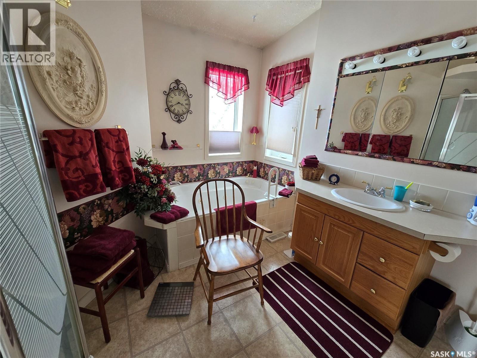 676 3Rd Avenue Ne, Swift Current, SK - Indoor Photo Showing Bathroom