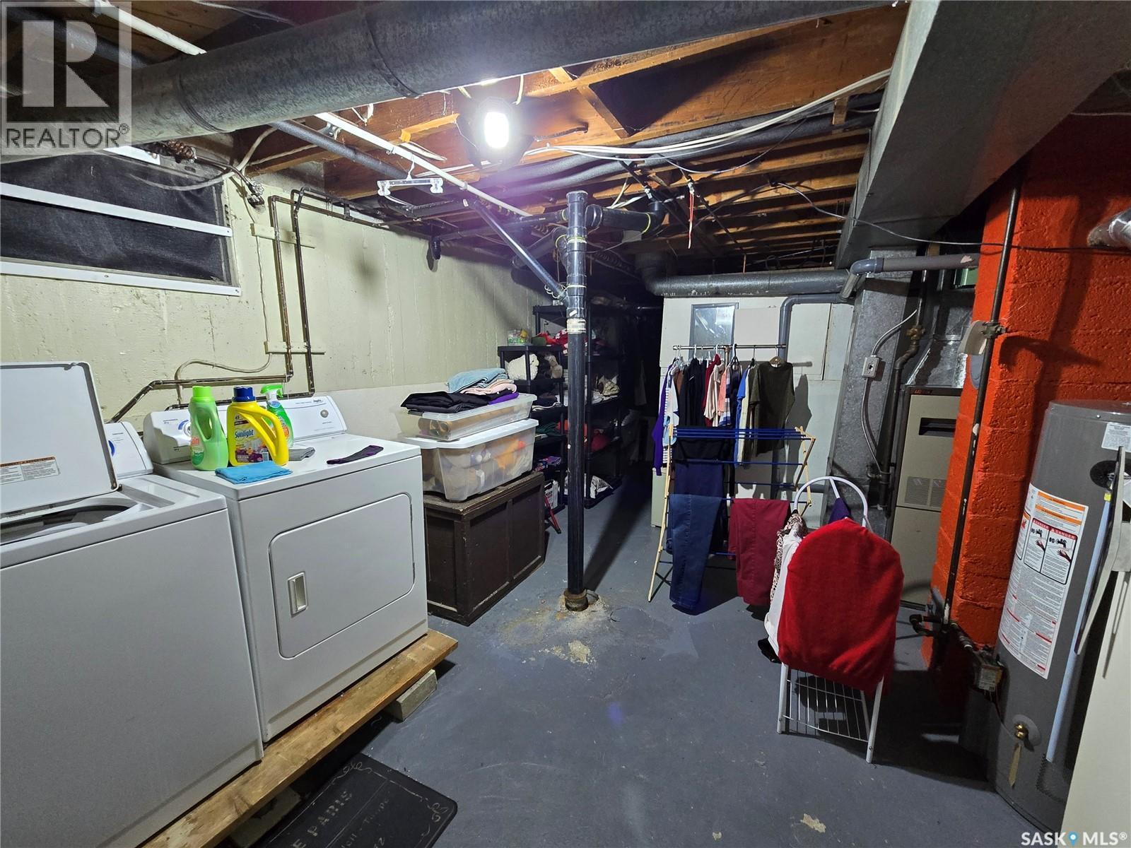 676 3Rd Avenue Ne, Swift Current, SK - Indoor Photo Showing Laundry Room