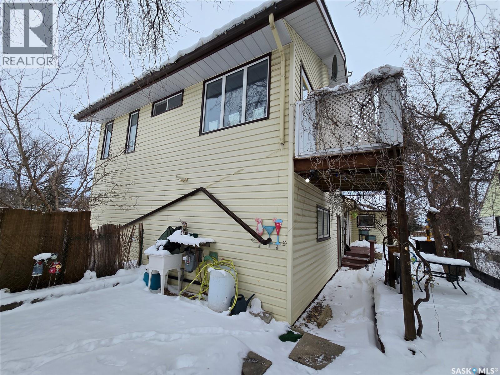 676 3Rd Avenue Ne, Swift Current, SK - Outdoor With Exterior