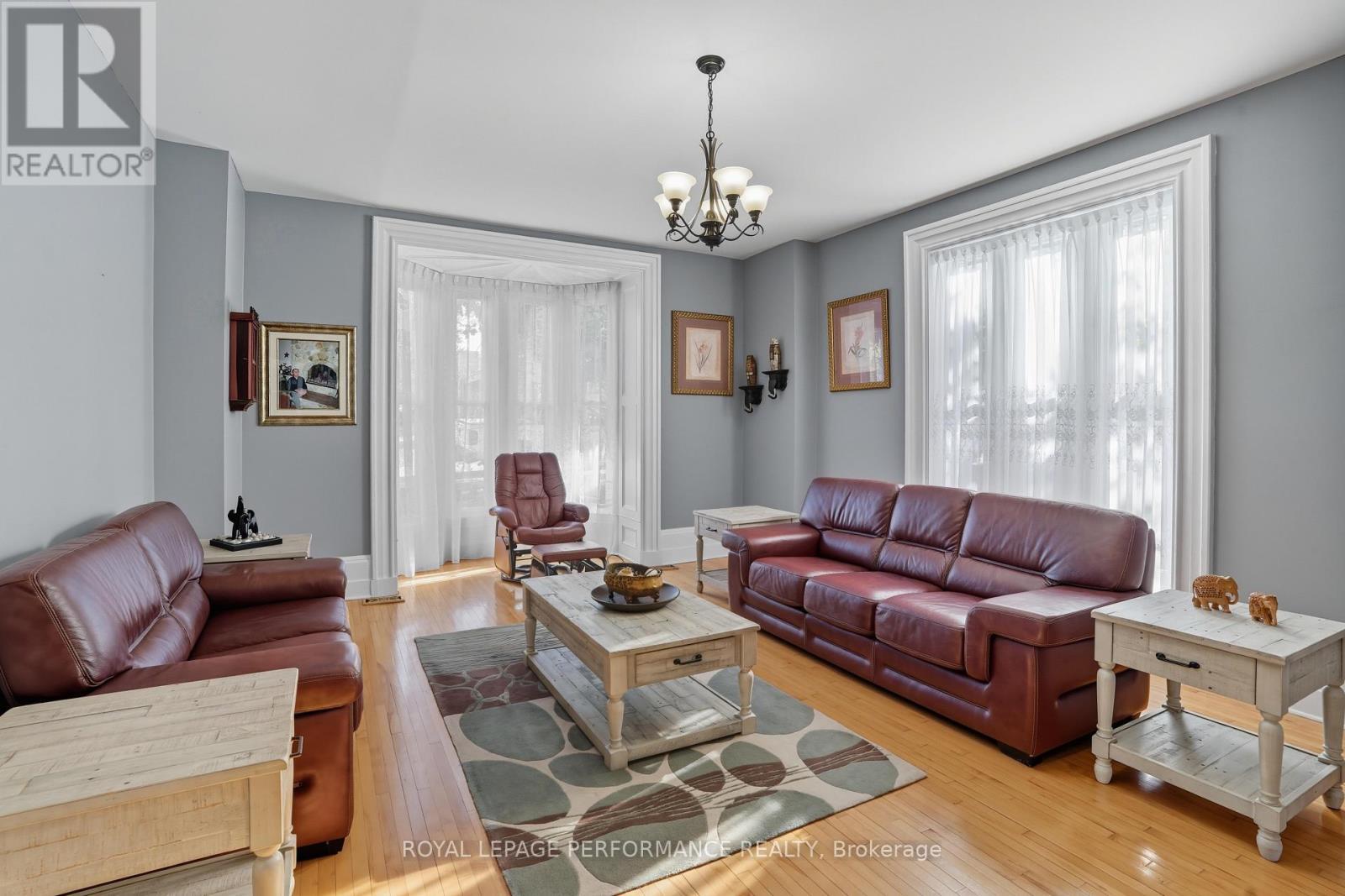 8 John Street, Champlain, ON - Indoor Photo Showing Living Room
