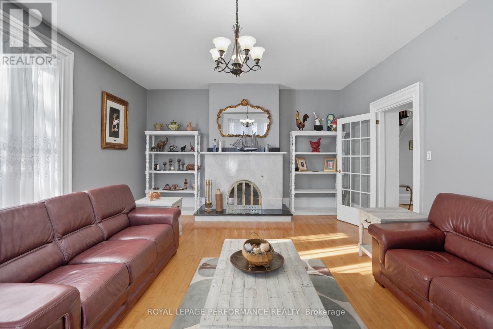 8 John Street, Champlain, ON - Indoor Photo Showing Living Room