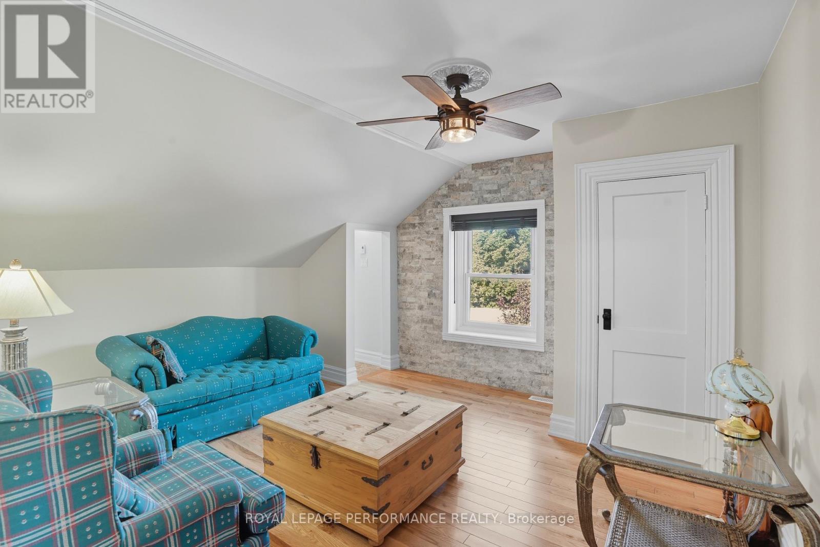 8 John Street, Champlain, ON - Indoor Photo Showing Living Room