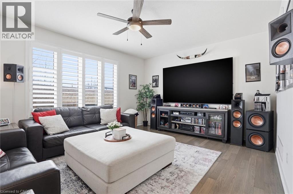 62 Esther Crescent, Thorold, ON - Indoor Photo Showing Living Room