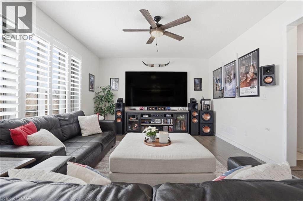 62 Esther Crescent, Thorold, ON - Indoor Photo Showing Living Room