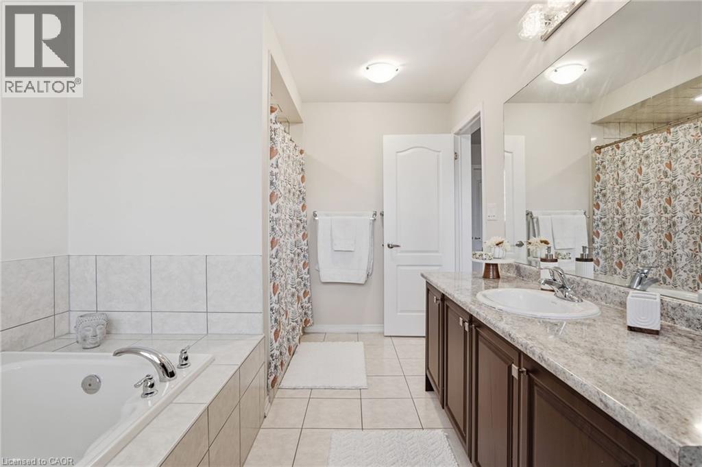 62 Esther Crescent, Thorold, ON - Indoor Photo Showing Bathroom