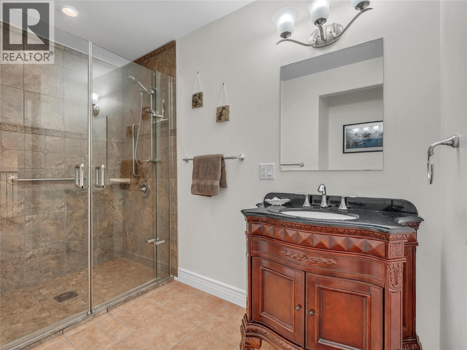 2120 Ritchie Drive, Cawston, BC