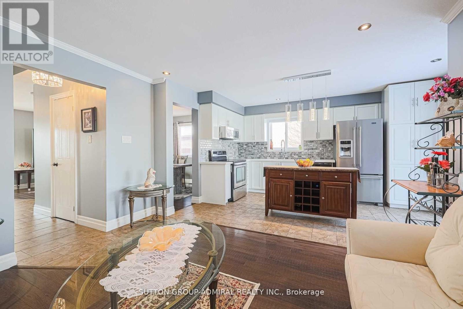 242 Mapleton Avenue, Barrie, ON - Indoor