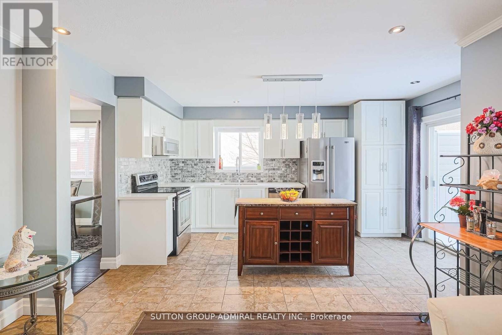 242 Mapleton Avenue, Barrie, ON - Indoor Photo Showing Kitchen With Upgraded Kitchen