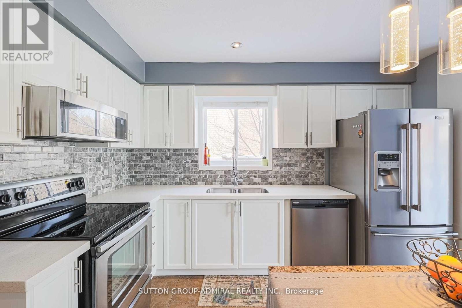 242 Mapleton Avenue, Barrie, ON - Indoor Photo Showing Kitchen With Double Sink With Upgraded Kitchen