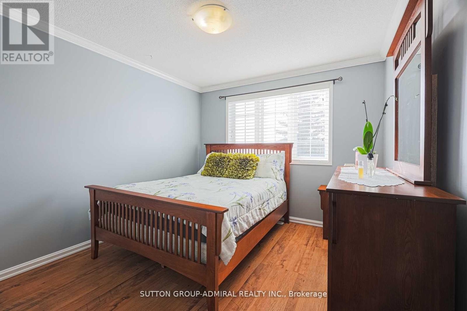 242 Mapleton Avenue, Barrie, ON - Indoor Photo Showing Bedroom