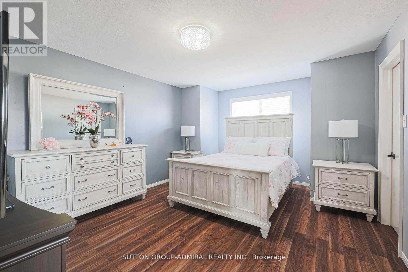 242 Mapleton Avenue, Barrie, ON - Indoor Photo Showing Bedroom