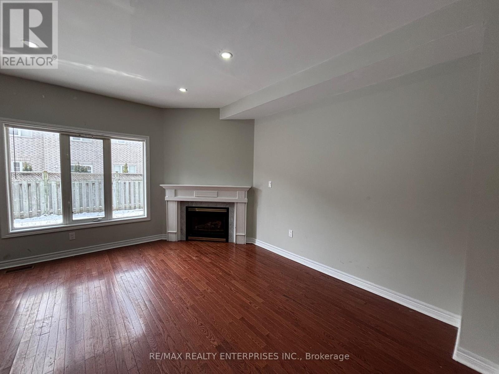 5914 Long Valley Road, Mississauga, ON - Indoor With Fireplace