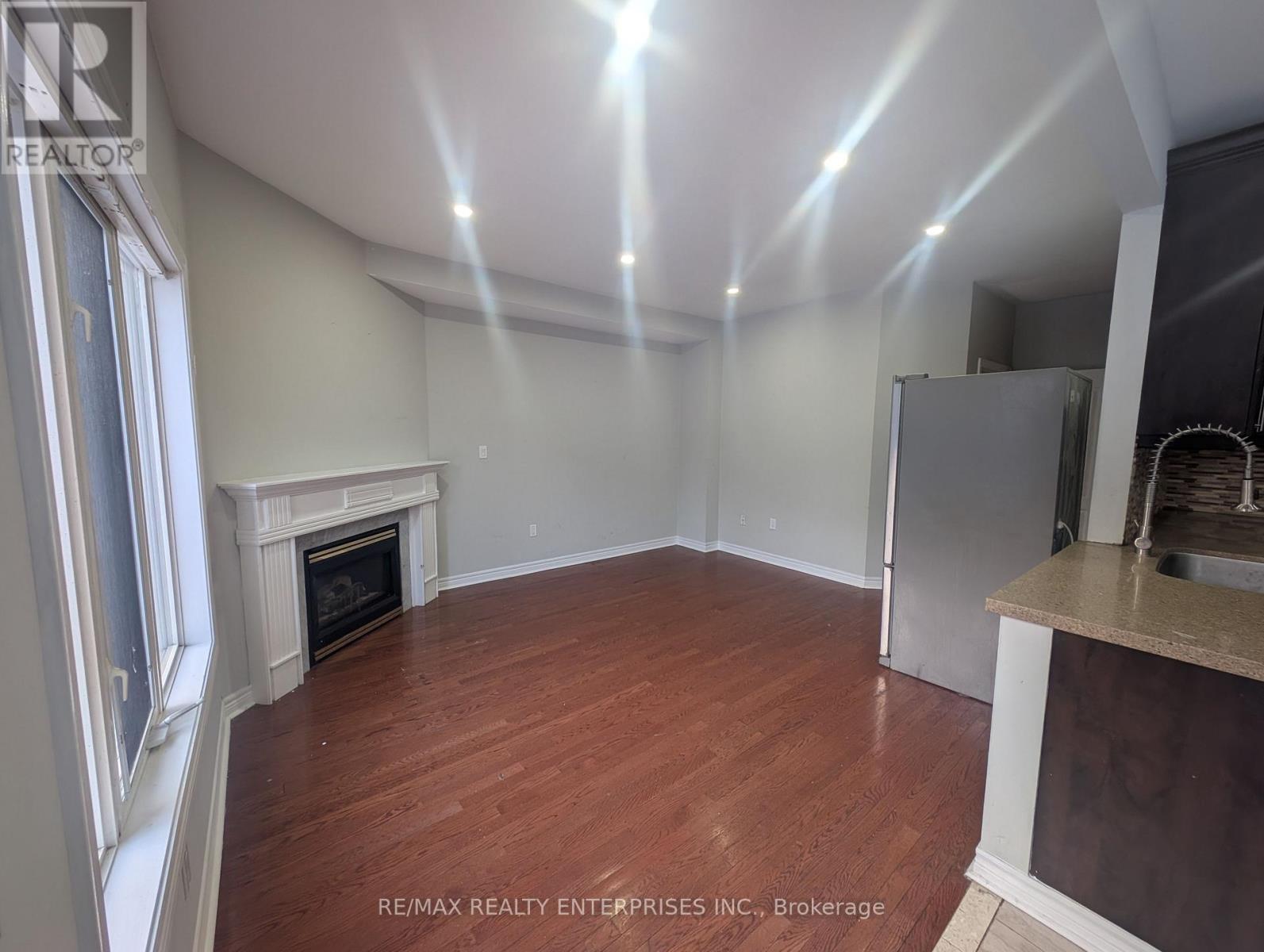 5914 Long Valley Road, Mississauga, ON - Indoor With Fireplace