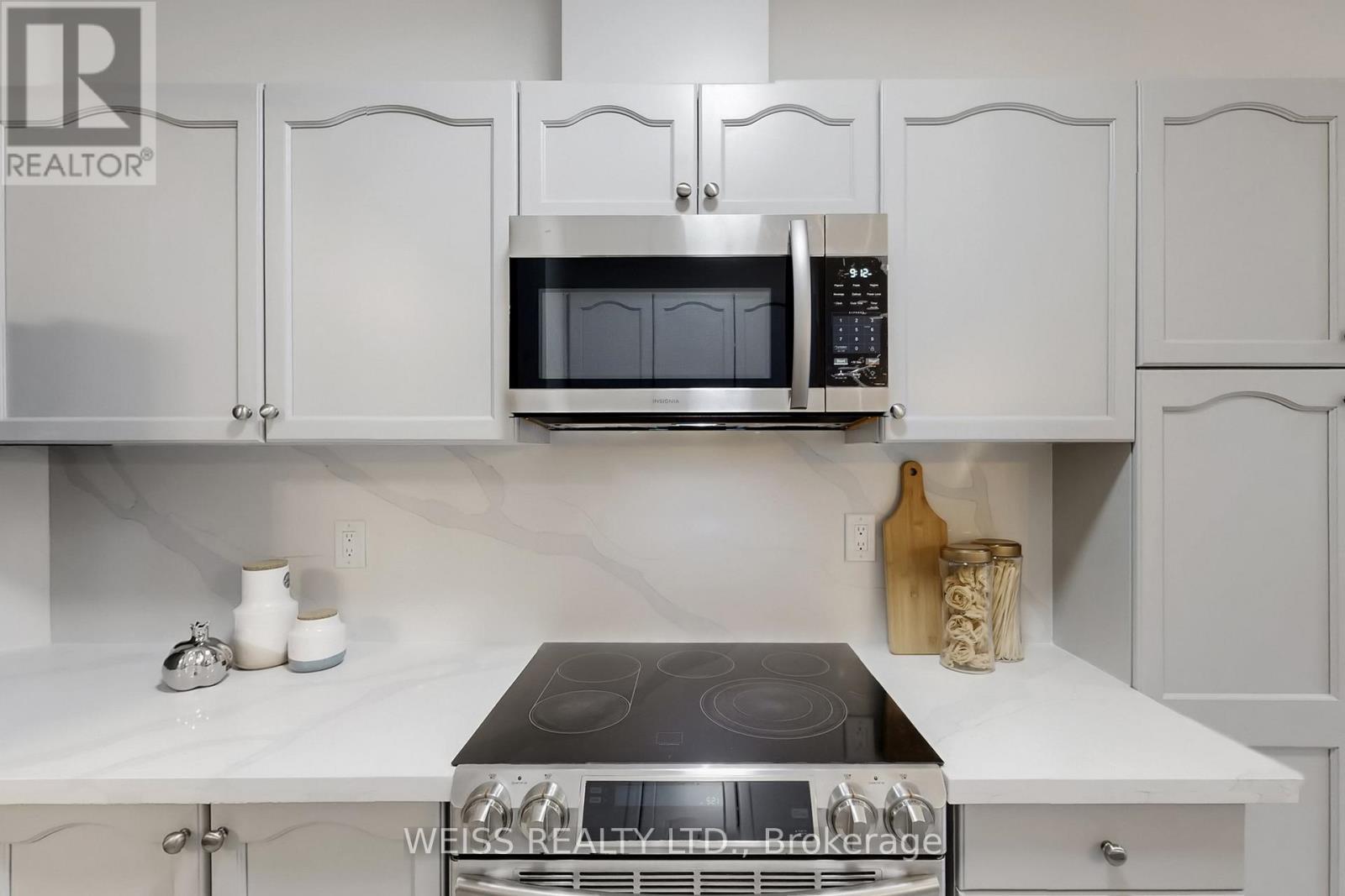 942 Khan Crescent, Mississauga, ON - Indoor Photo Showing Kitchen