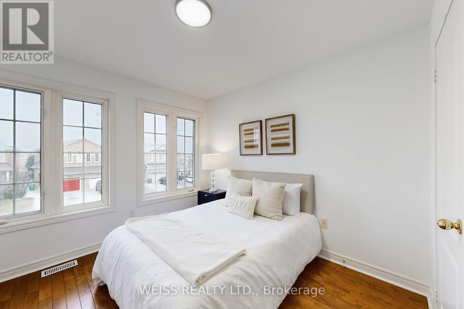 942 Khan Crescent, Mississauga, ON - Indoor Photo Showing Bedroom