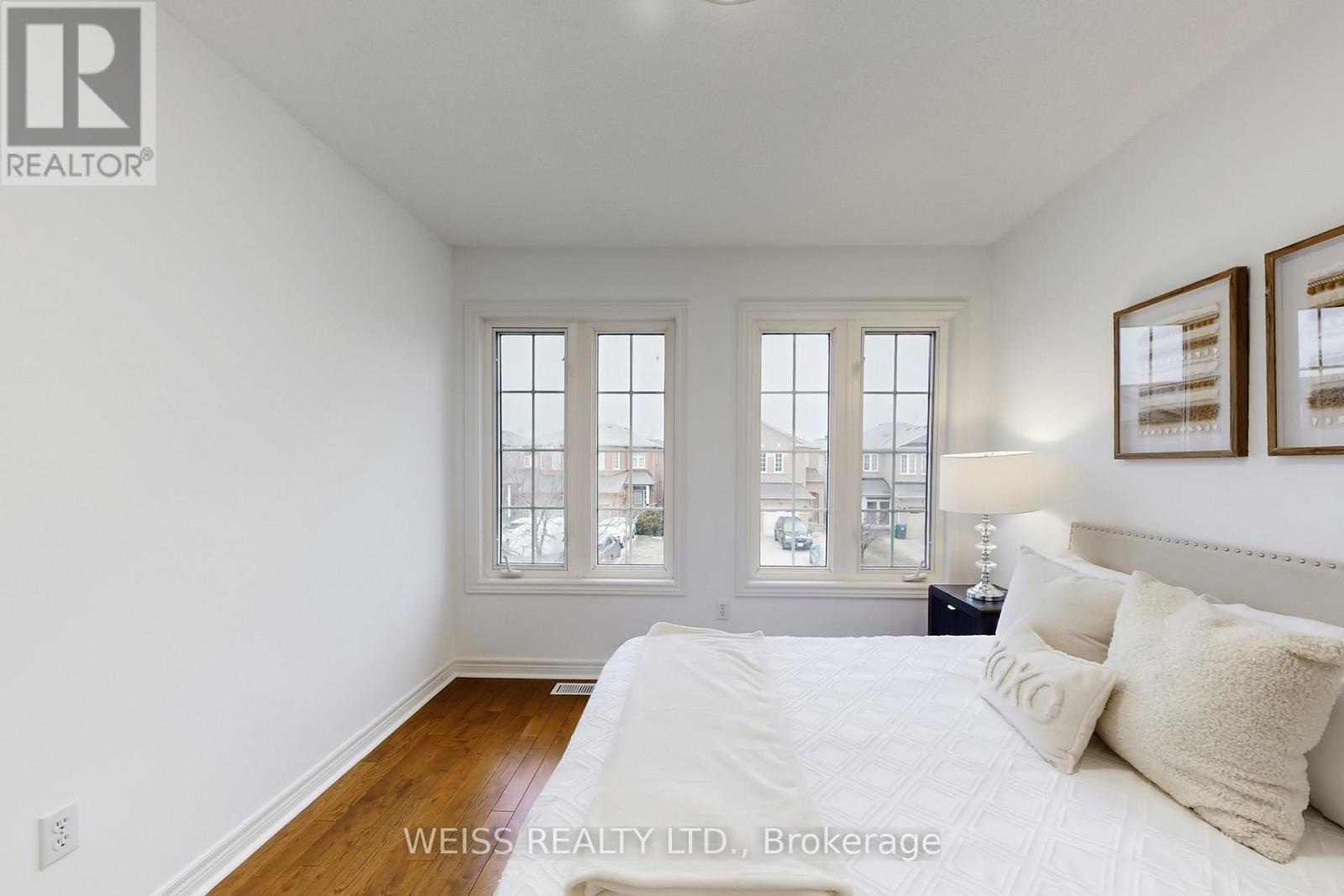 942 Khan Crescent, Mississauga, ON - Indoor Photo Showing Bedroom