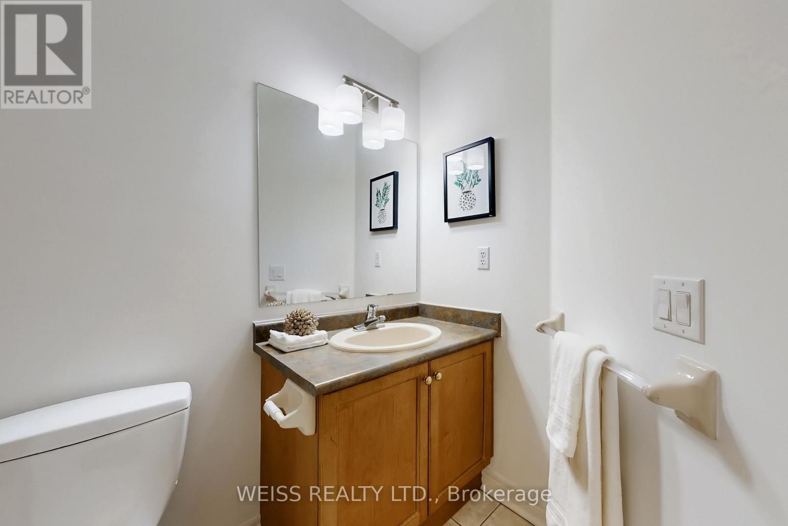 942 Khan Crescent, Mississauga, ON - Indoor Photo Showing Bathroom