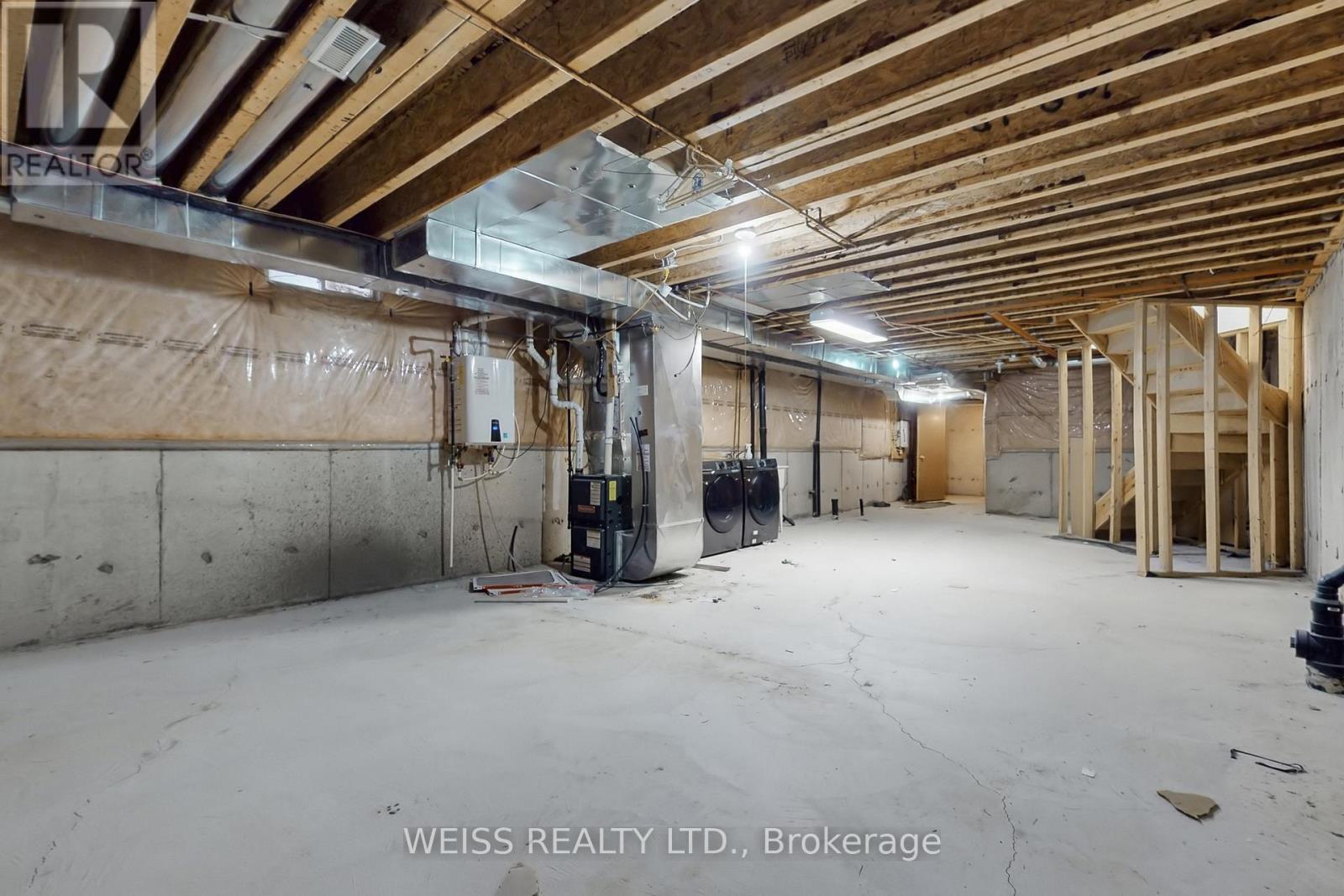 942 Khan Crescent, Mississauga, ON - Indoor Photo Showing Basement