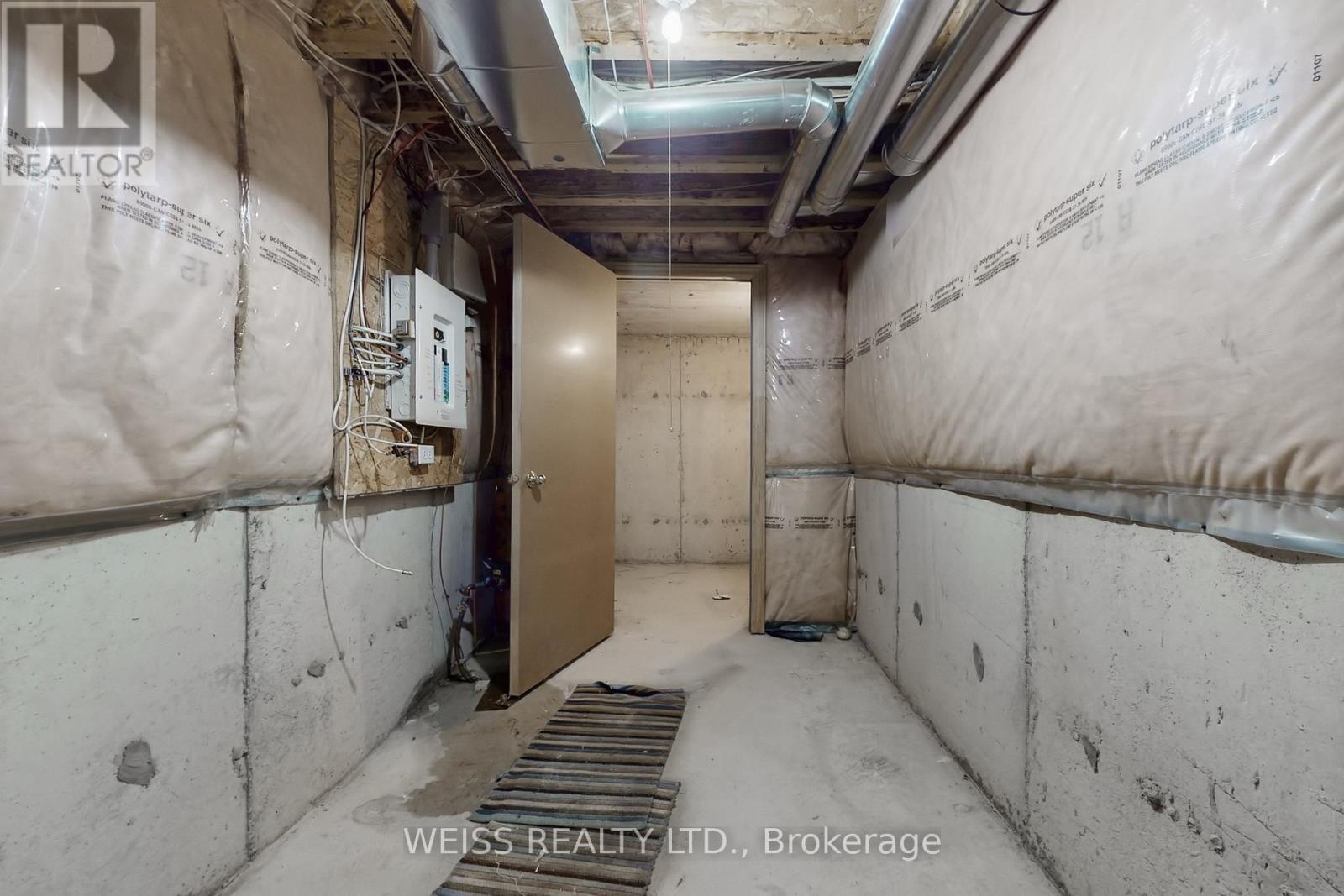 942 Khan Crescent, Mississauga, ON - Indoor Photo Showing Basement