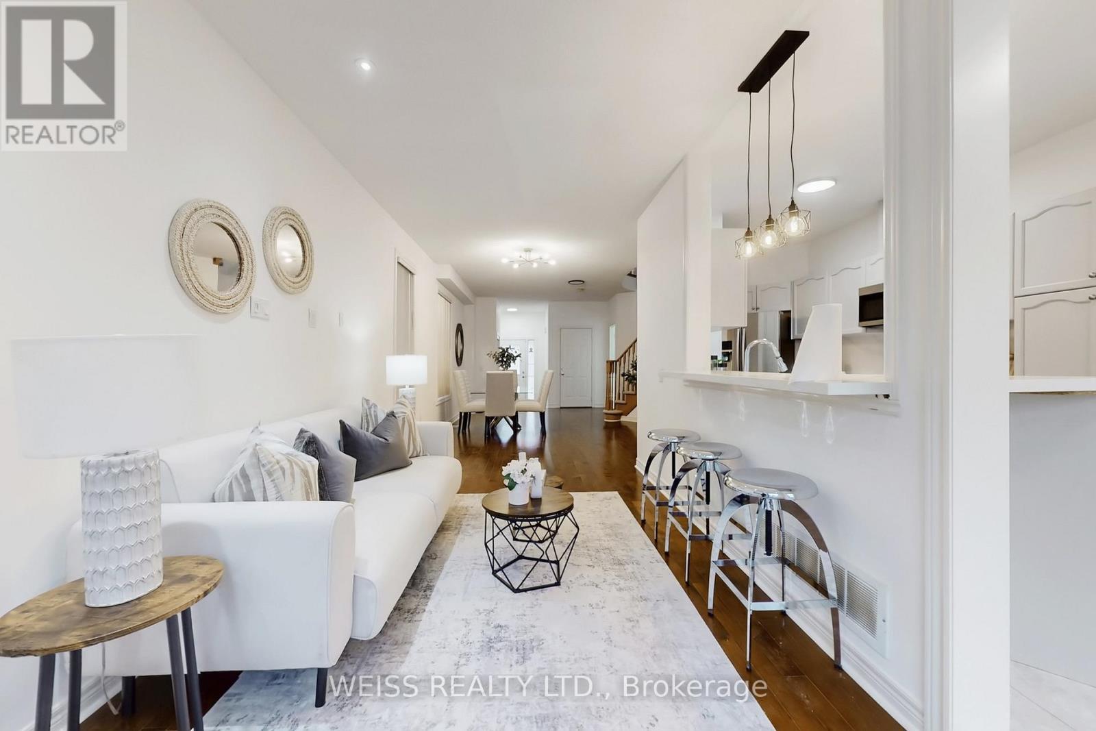 942 Khan Crescent, Mississauga, ON - Indoor Photo Showing Living Room
