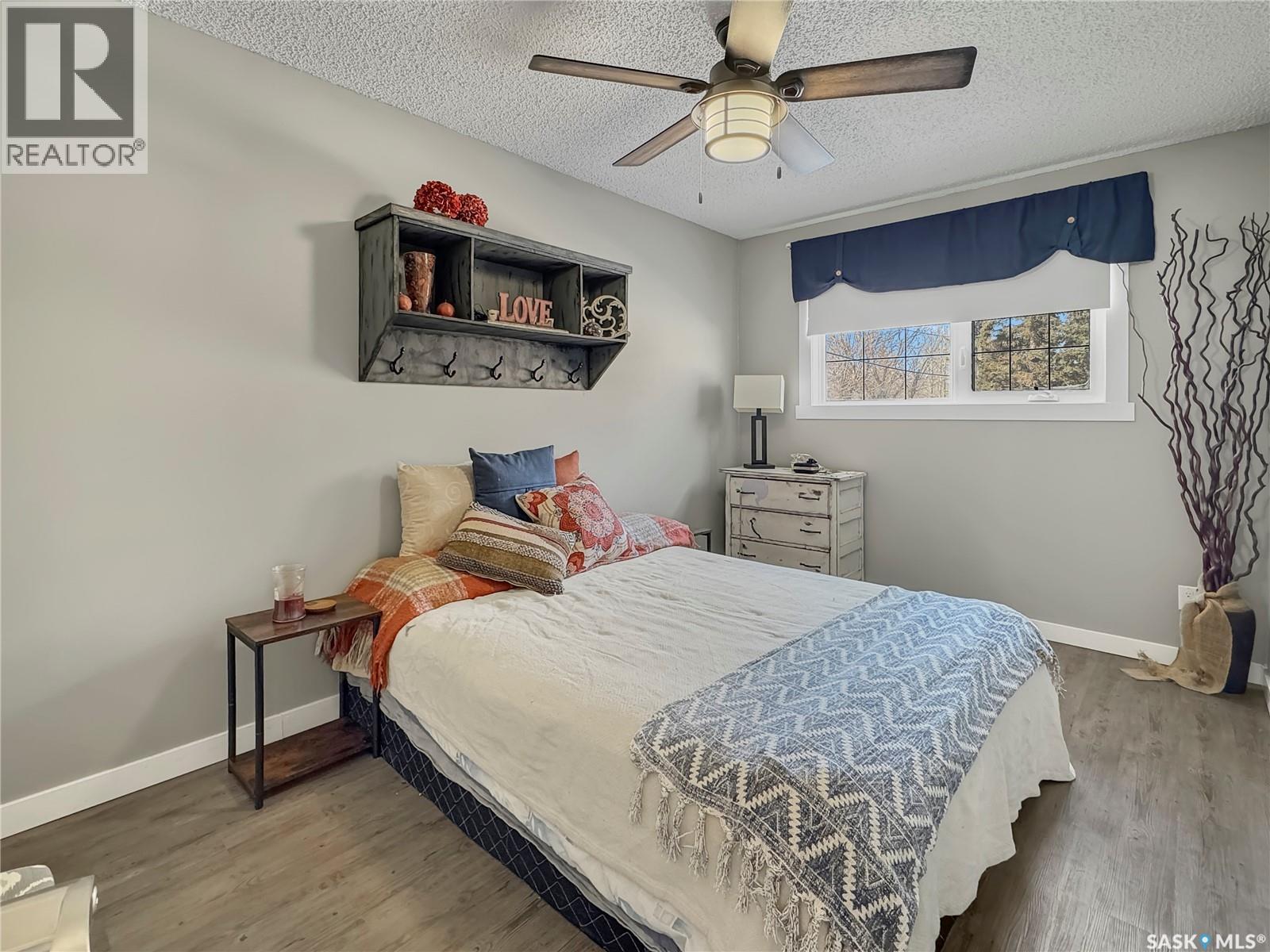17 4Th Avenue E, Neilburg, SK - Indoor Photo Showing Bedroom