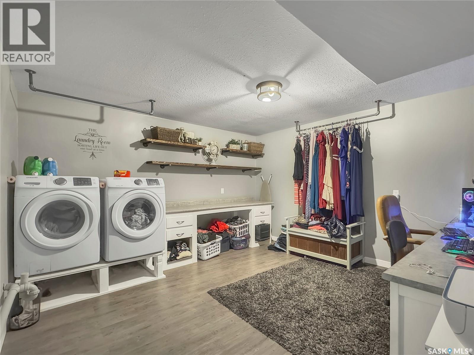 17 4Th Avenue E, Neilburg, SK - Indoor Photo Showing Laundry Room