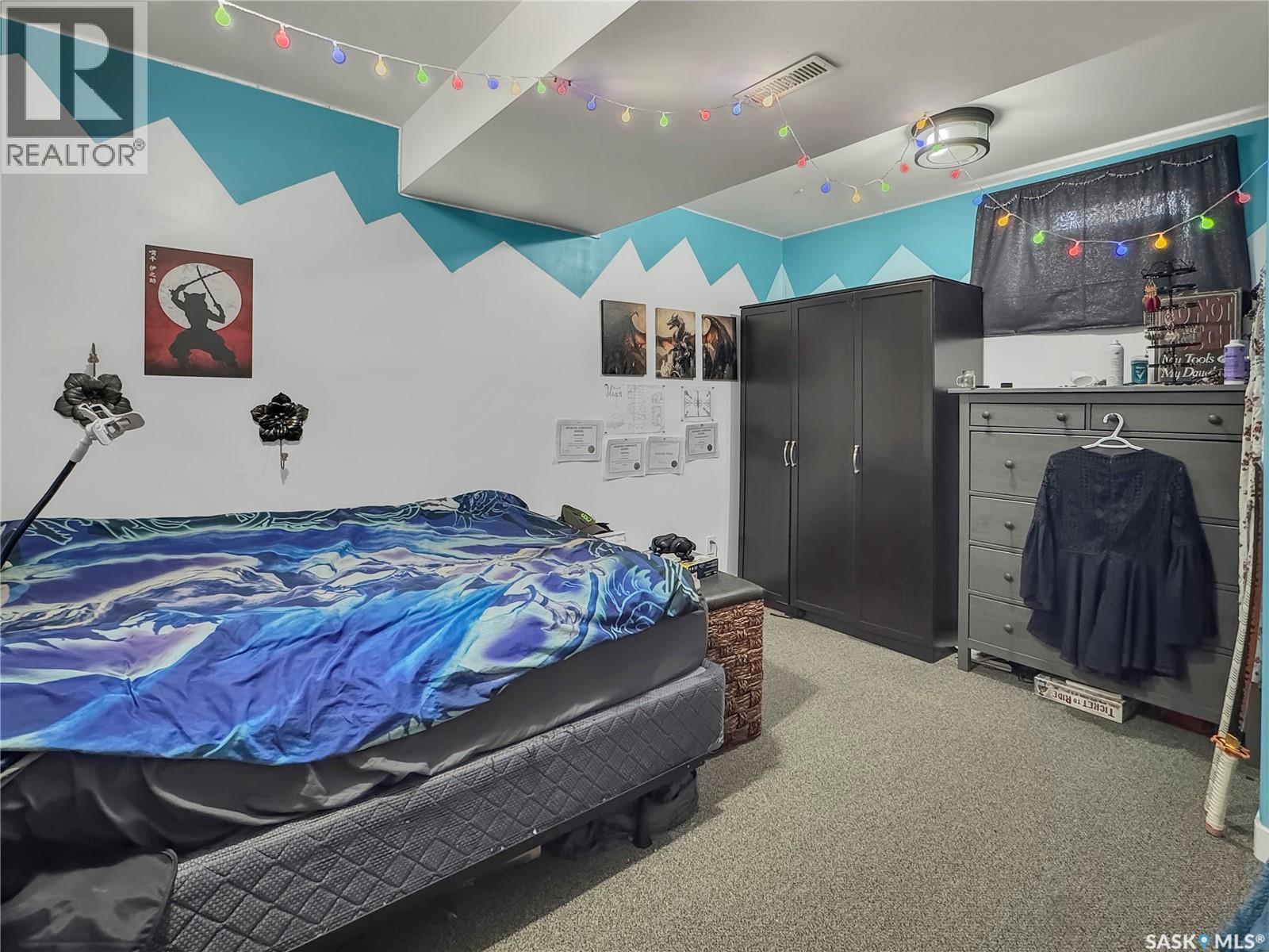 17 4Th Avenue E, Neilburg, SK - Indoor Photo Showing Bedroom