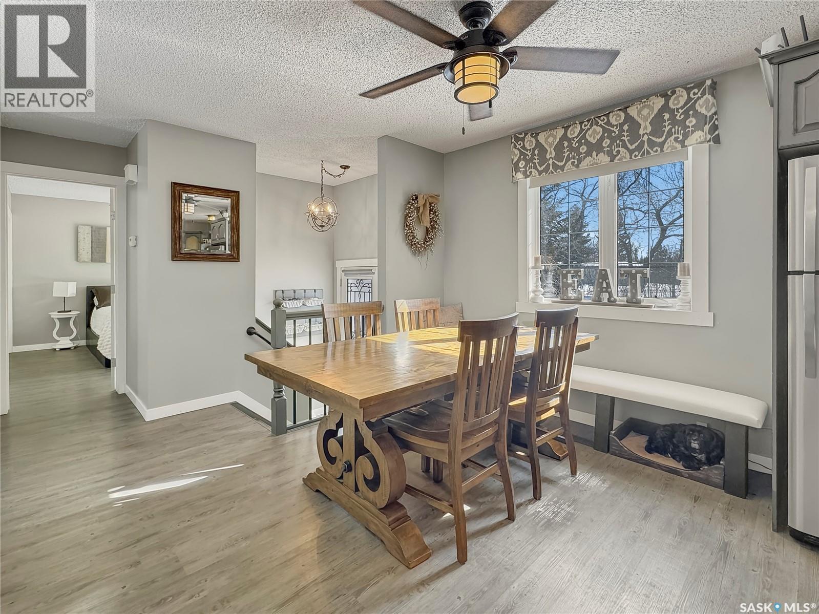 17 4Th Avenue E, Neilburg, SK - Indoor Photo Showing Dining Room