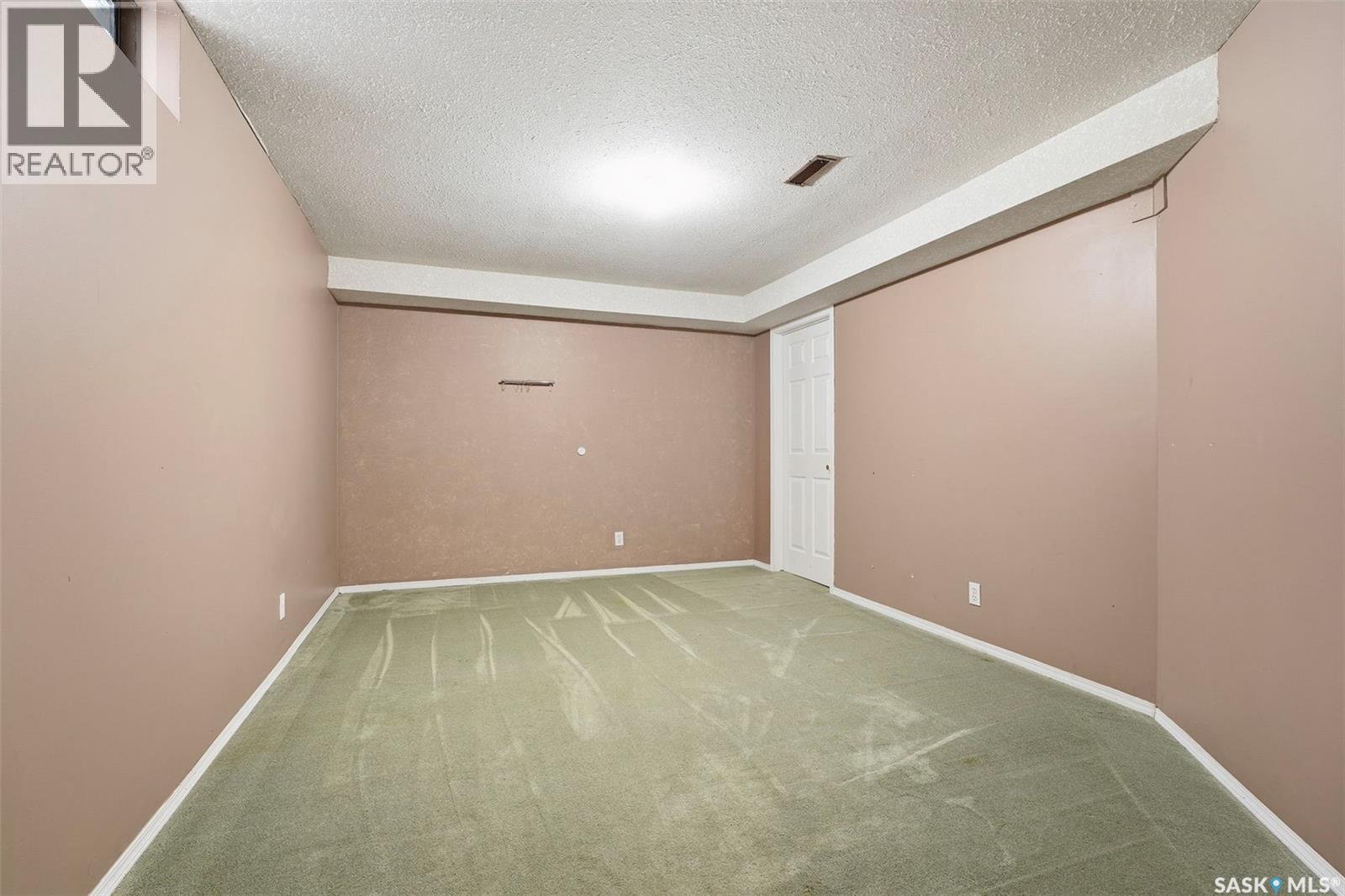 126 Hall Crescent, Saskatoon, SK - Indoor Photo Showing Other Room