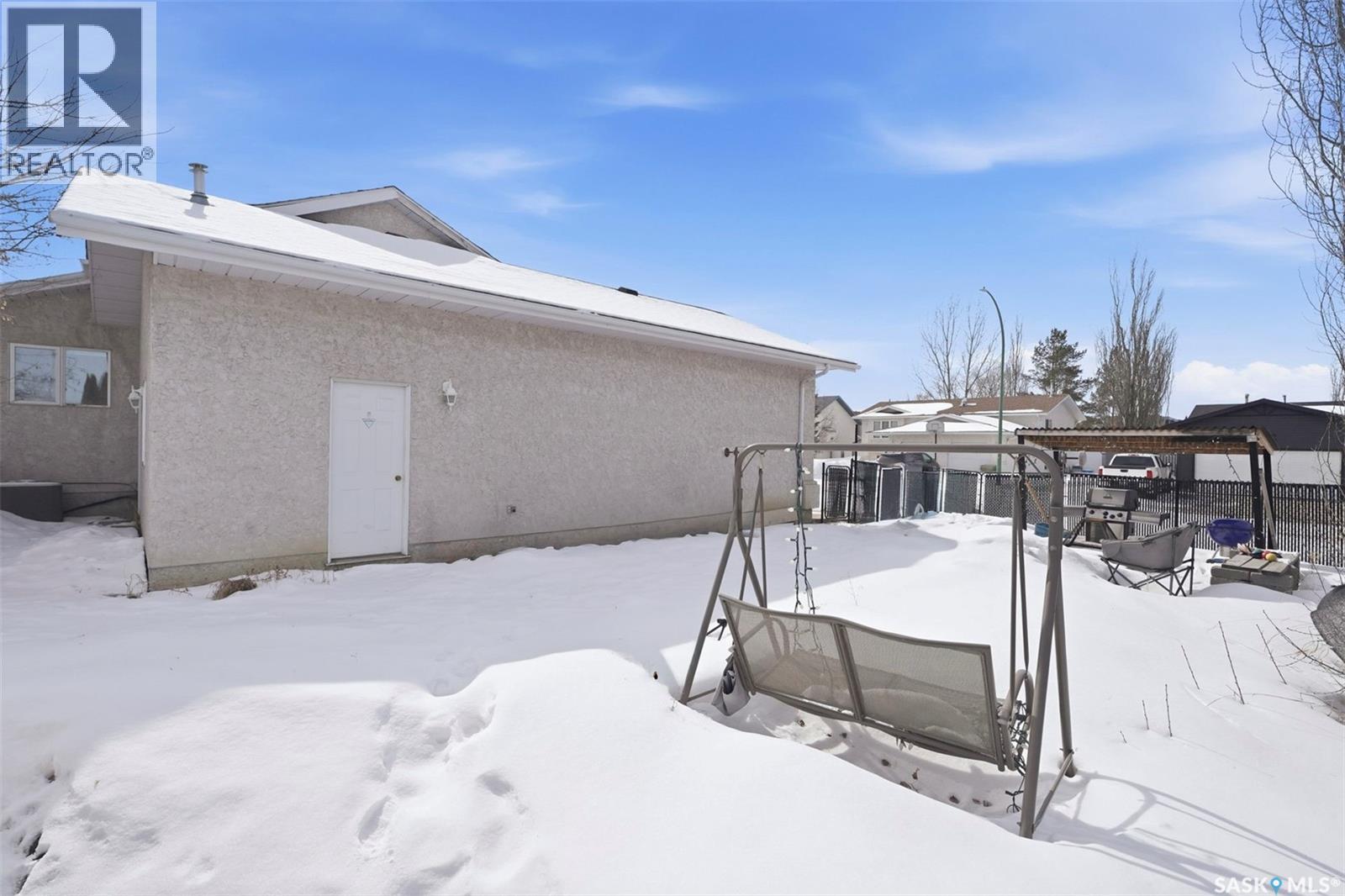 126 Hall Crescent, Saskatoon, SK - Outdoor With Exterior