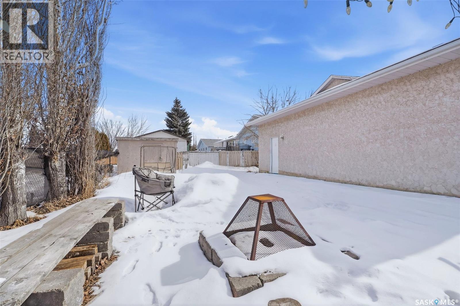 126 Hall Crescent, Saskatoon, SK - Outdoor