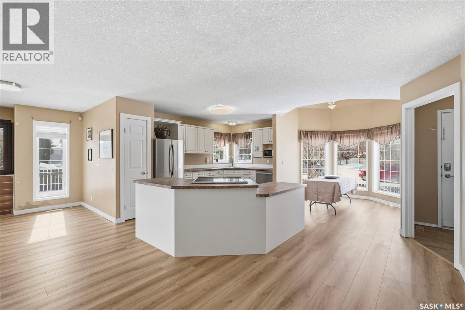 126 Hall Crescent, Saskatoon, SK - Indoor Photo Showing Kitchen