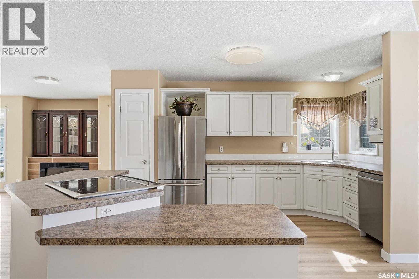 126 Hall Crescent, Saskatoon, SK - Indoor Photo Showing Kitchen